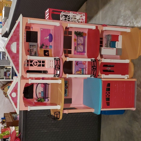 Barbie Other - Mattel Barbie Malibu Dream House from 2015 in Excellent, Clean Condition